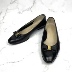 極美品 フェラガモ パンプス ヴァラ リボン レザー 黒 ゴールド金具 24.5