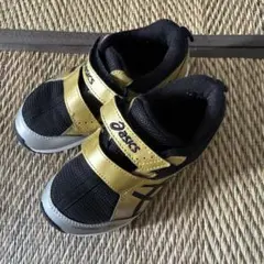 asics キッズシューズ 黒/金 ベルクロ　18.5cm