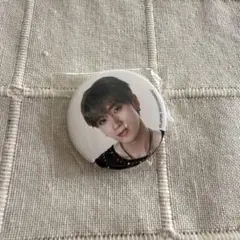 INI 許豊凡　XQUARE カプセルトイ　ミニ缶バッジ