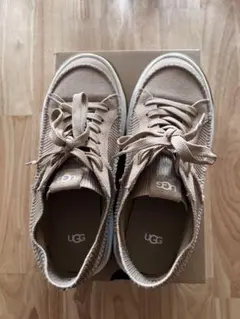 UGG ベージュ スニーカー　厚底