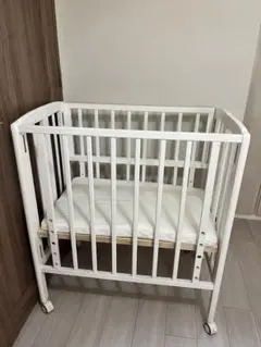 ホワイト　ベビーベッド 大和屋　リリト