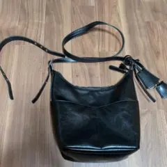 un/neu ショルダーバッグ ブラック
