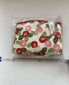花柄ポーチ（椿デザイン）