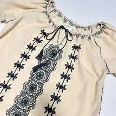 ark&co 民族風刺繍 パフスリーブ ジョーゼット半袖ブラウスのサムネイル