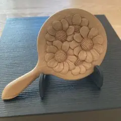 木彫り　手鏡　小花