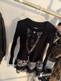 レオパード柄フリル付き長袖トップス