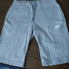 Nike グレー ショートパンツ