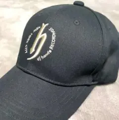 刺繍ロゴ ブラックキャップ