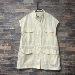 ノースリーブクリーム色ベスト