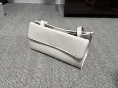 ホワイトレザーショルダーバッグ　ニューニュー