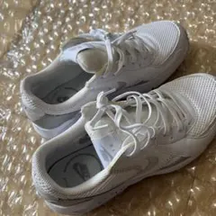 Nike Air max エクシー　ホワイト スニーカー