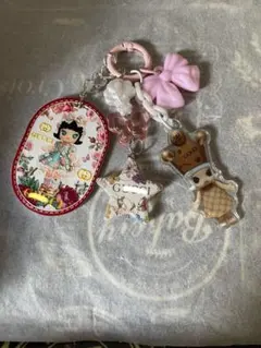 可愛いキャラクター付き携帯ストラップ