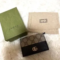 Gucci Pearl Scalloped Chain Wallet 長財布 - メルカリ