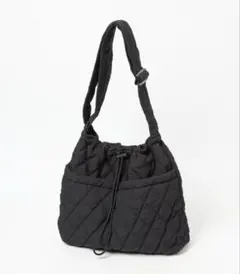 LOWRYS FARM ブラックキルティングショルダーバッグ　マザーズバック