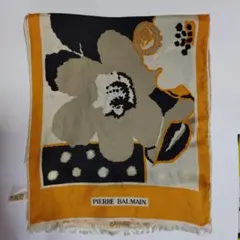 PIERRE BALMAINの花柄スカーフ