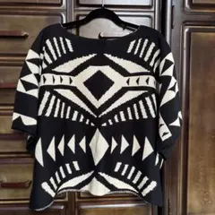 黒白幾何学模様ポンチョ