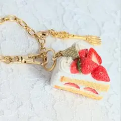 苺たっぷりこだわりショートケーキのバッグチャーム【フォークのチャーム付き】