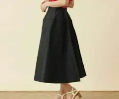 美品【Leilian：EZUMI】 レリアン プリーツミディスカート 黒 M