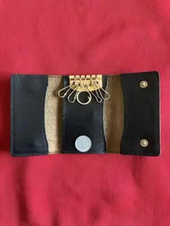 レザー製 黒いキーケース 折りたたみ式