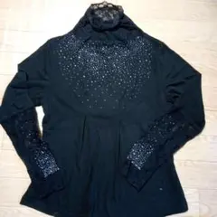 ビーズ装飾付きブラックハイネックシャツ、M