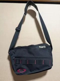 OAKLEY（オークリー）×TOM'S（トムス）限定コラボ メッセンジャーバッグのサムネイル