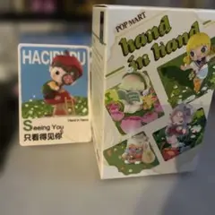 POP MART hand in hand