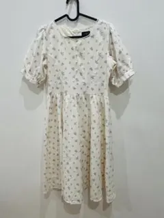 evelyn 半袖ワンピース　小花柄　クリーム色