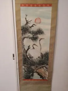 秀峰作 絹本彩色画 【 赤富士飛鶴図 】 共箱 タトウ箱付 - メルカリ