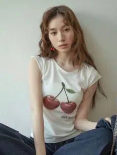 LILY BROWN チェリープリント 半袖Tシャツのサムネイル