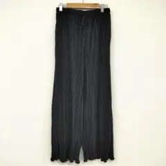 □GU黒プリーツ ワイドパンツ ゴムウエスト