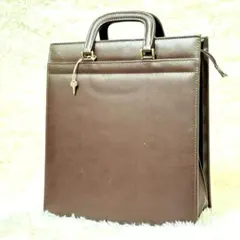 ブラウンレザー 縦型 ビジネスバッグ ハンドバッグ 鍵付き 茶色