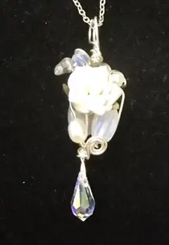 A10  ホワイトジェイド・スワロフスキーペンダント(ホワイト)