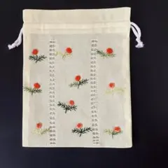 新品　刺繍入りクリーム色ポーチ　中国で購入