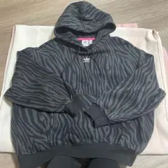 A12032 adidas originals珍しいデザイン 裏起毛美品パーカー - メルカリ