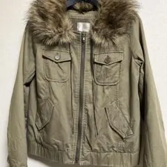 オリーブグリーン取り外しファー付きジャケット