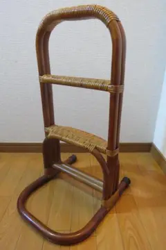 ラタンと木製の立ち上がり補助器　ステッキ