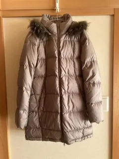 フード付きグレーダウンジャケット