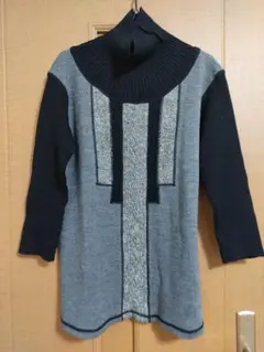 PINORE グレーと黒のタートルネックセーター