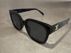 大人気⭐︎黒縁UVサングラス✨✨
