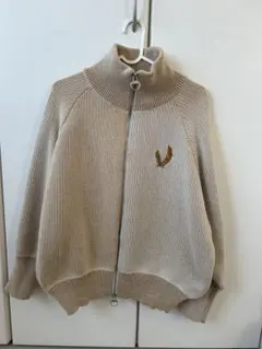 ベージュ リブ編み ハイネック ジップアップ