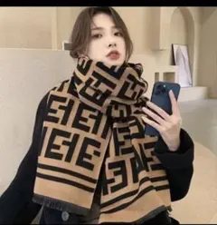 ロゴパターン ストール ベージュと黒