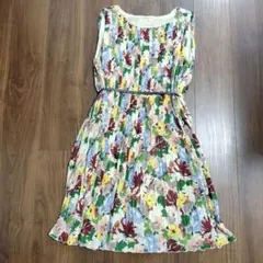 Lois CRAYON ロイスクレヨン　ノースリーブワンピース　プリーツ　花柄