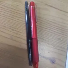 消せるボールペン　黒　赤のサムネイル