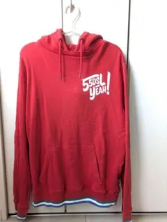 55DSL パーカー 赤 ロゴプリント フードロゴ