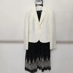 ジャケットとワンピースとスカートのセット