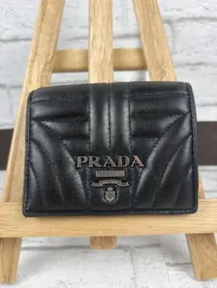 PRADA 二つ折り財布 ブラック キルティングのサムネイル