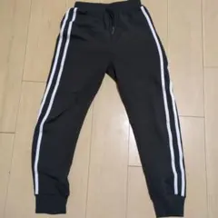 黒の160サイズパンツ サイドストライプ付き