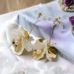 ホワイト シェル フラワー ピアス★ゴールド★ウェディング 結婚式 アクセサリー