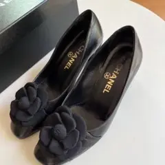 CHANEL ブラック フラワーモチーフ パンプスのサムネイル