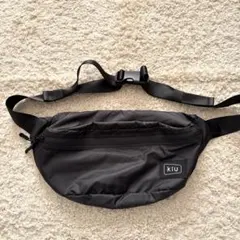 【匿名配送・人気・美品】KiU 防水 ボディバッグ 黒